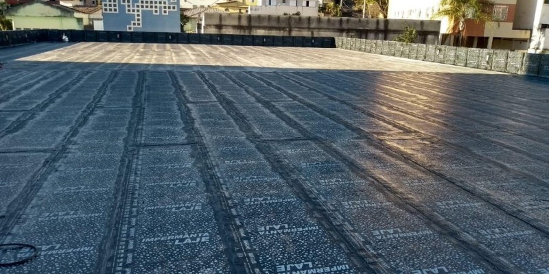 Impermeabilização de laje, com manta asfáltica.