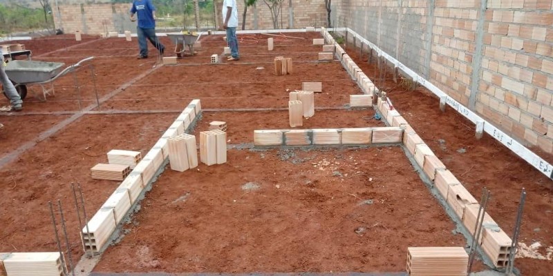 construção e reforma, construtor, pedreiro e pintor.