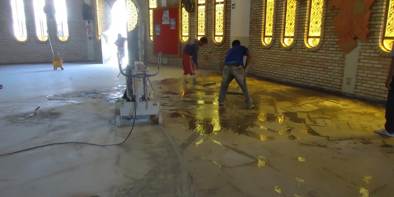 Pisos industriais de alta e baixa resistência.  