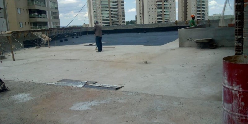 Impermeabilização de lajes e coberturas expostas.
