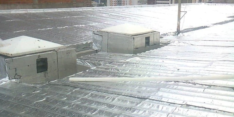 Impermeabilização, Isolamento Térmico para Telhados e Coberturas com Manta Asfáltica Aluminizada.