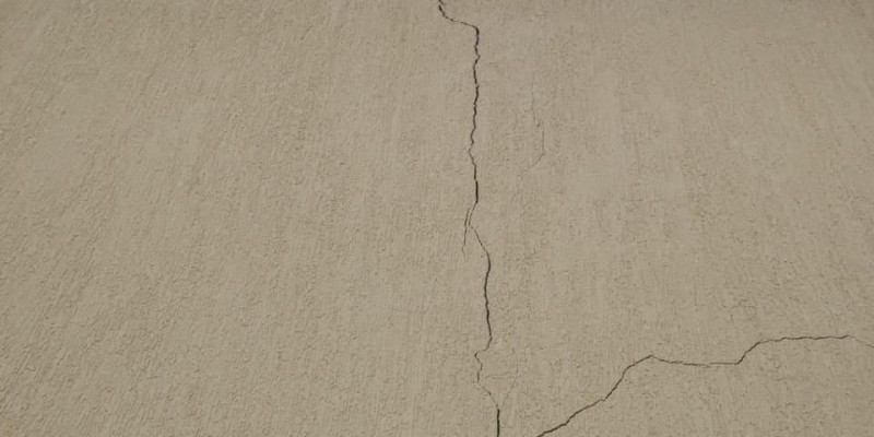 Impermeabilização e tratamento de trincas e dilatação.