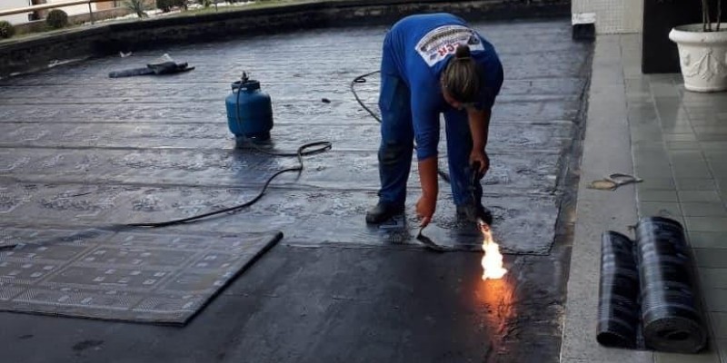 Impermeabilização de Lajes com manta asfáltica, comum e aluminizada.