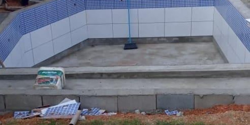 Impermeabilização de piscinas, com Manta Asfáltica, Manta Liquida, Borracha Liquida e Argamassa Polimérica.