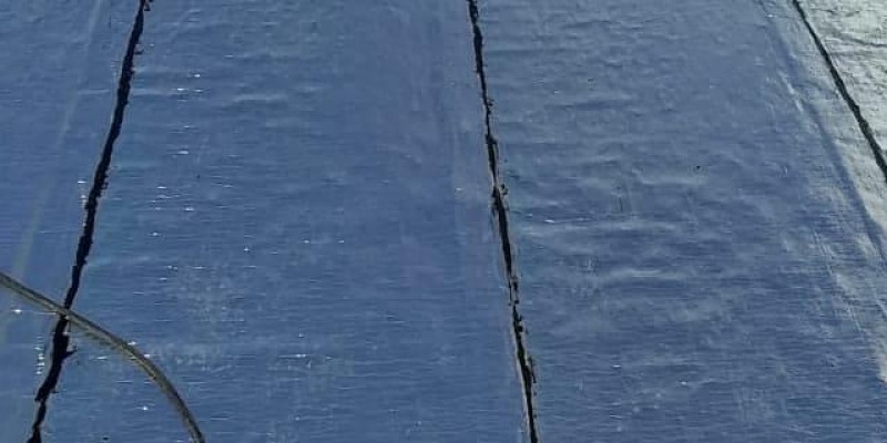 Impermeabilização de Lajes e Telhados Galvanizados, com manta aluminizada e tinta térmica.