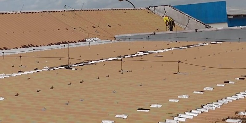 Impermeabilização de Telhados e Coberturas, industriais, comerciais e residenciais, manta aluminizada, borracha liquida e bidim.