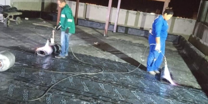 Impermeabilização de Lajes e Telhados, com manta asfáltica comum e aluminizada.