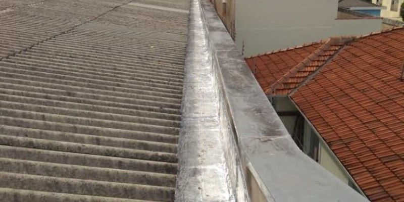 Impermeabilização de Calhas de concreto e galvanizada, com manta asfáltica e bidim