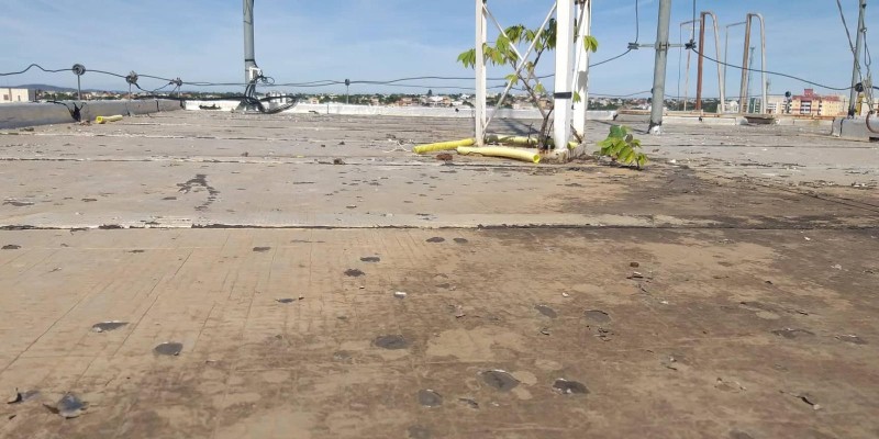 Impermeabilização e isolamento térmico, para telhados e lajes expostas.