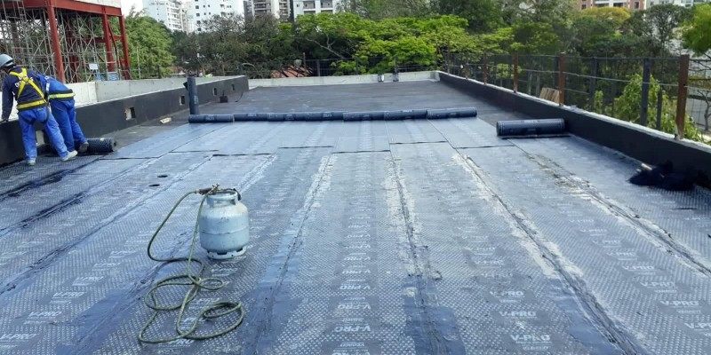 Impermeabilização de lajes expostas, com manta asfáltica aluminizada ou comum