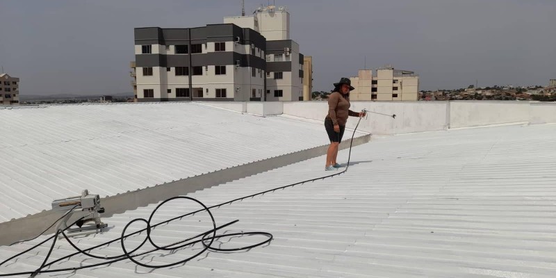 Impermeabilização e isolamento térmico, para telhados e coberturas.