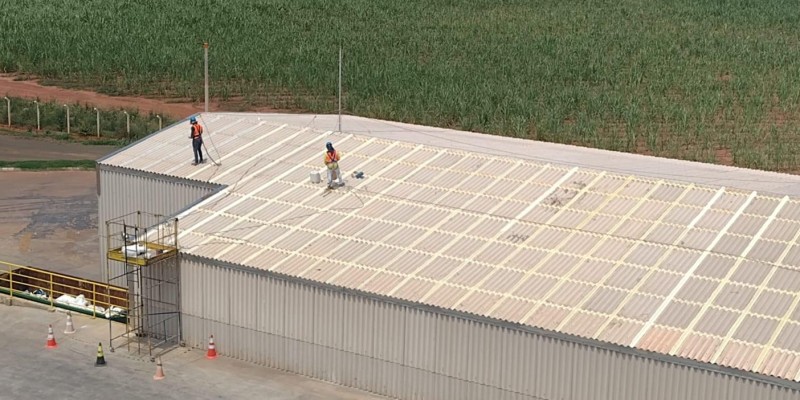 Impermeabilização e isolamento térmico, para telhados e coberturas.