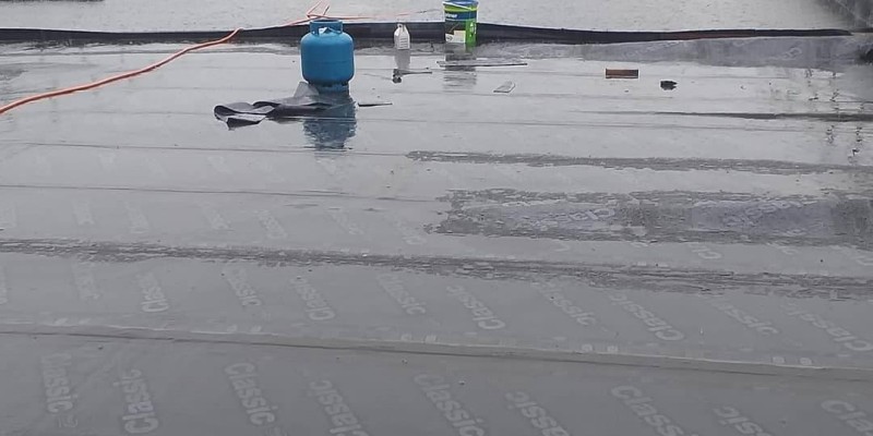 Impermeabilização de lajes com manta asfáltica. 