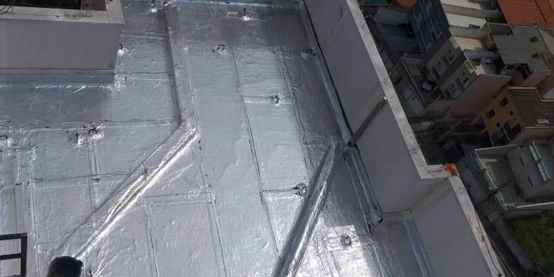 Impermeabilização e isolamento térmico, para telhados e coberturas.
