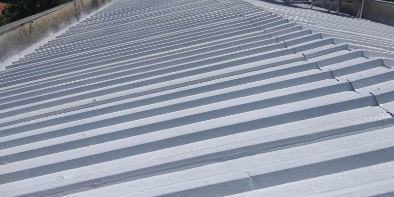 Impermeabilização e isolamento térmico, para telhados e coberturas expostas.