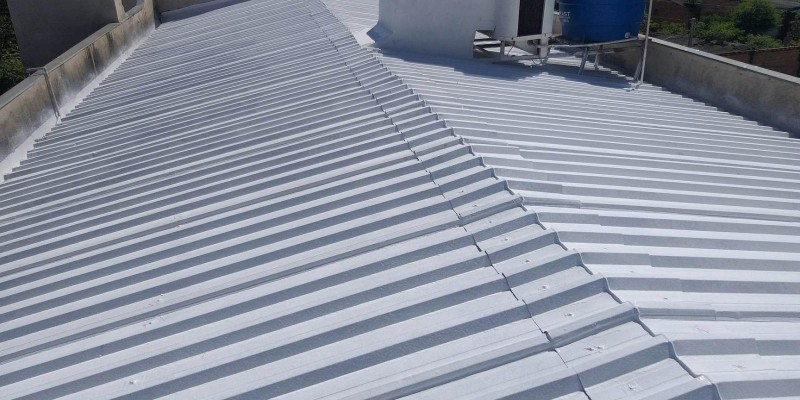 Impermeabilização e isolamento térmico de telhado galvanizado. fita multiuso e tinta térmica emborrachada. 