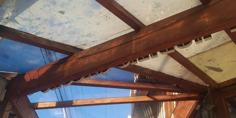 Impermeabilização e isolamento térmico, para telhados e coberturas expostas.