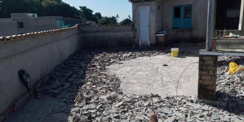 Impermeabilização de laje e remoção do piso, nova impermeabilização.