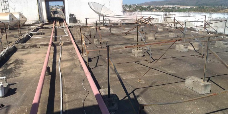 Impermeabilização de lajes e coberturas expostas.