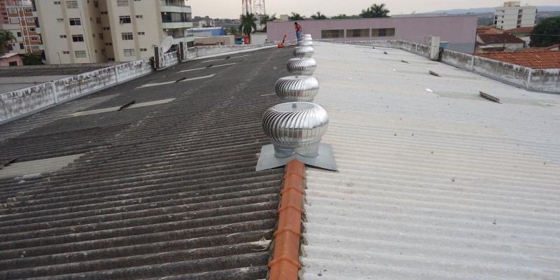 Impermeabilização e isolamento térmico para telhados e coberturas.