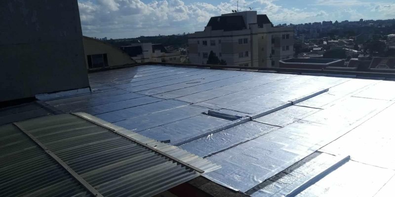 Impermeabilização de telhado galvanizado com manta aluminizada