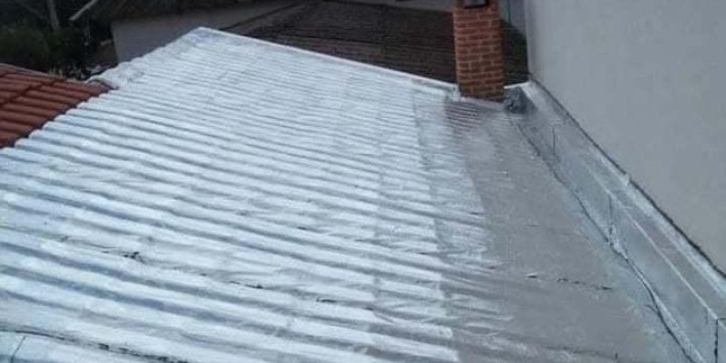 Impermeabilização e isolamento térmico, para telhados e coberturas expostas.