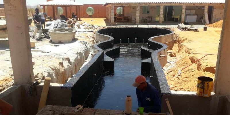 Impermeabilização de piscina,  com manta asfáltica e argamassa polimérica