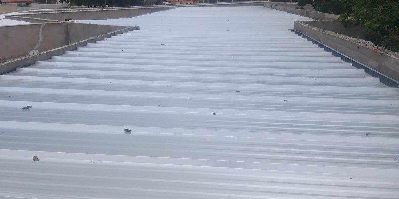 Impermeabilização e isolamento térmico, para telhados e coberturas com borracha liquida témica.