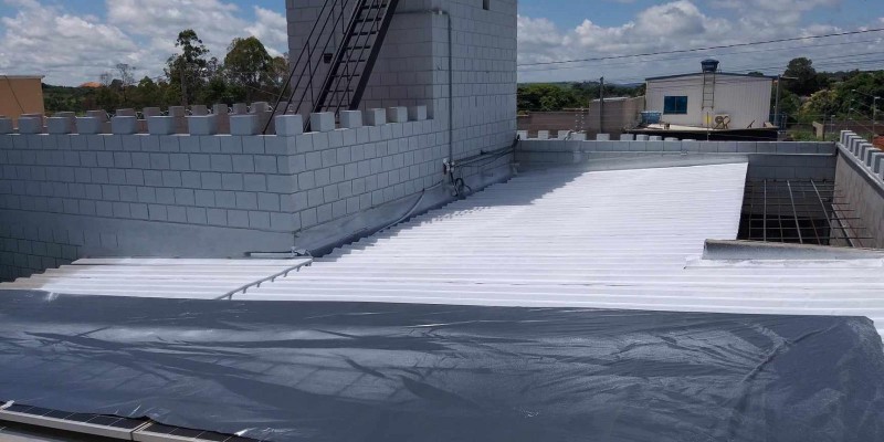 Impermeabilização e isolamento térmico, para telhados e coberturas.