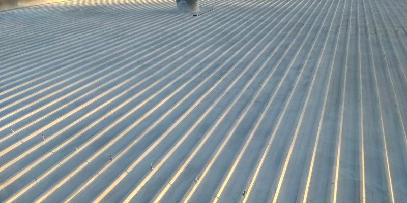 Impermeabilização e isolamento térmico, para telhados e coberturas com borracha liquida térmica.