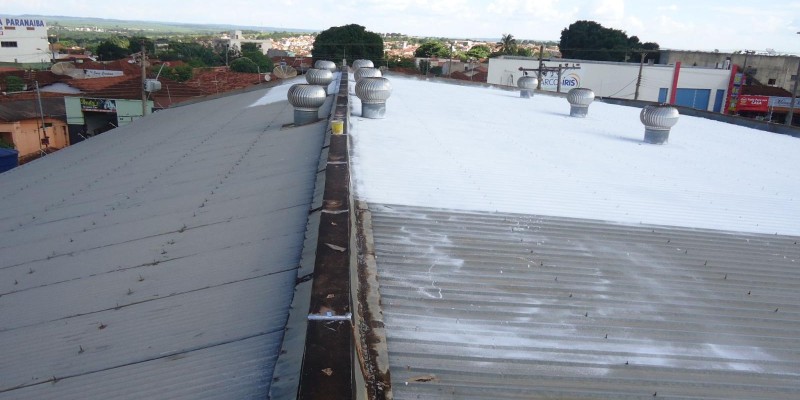 Impermeabilização e isolamento térmico, para telhados e coberturas com borracha liquida térmica e bidim.