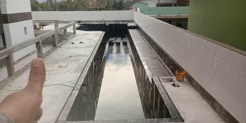 Impermeabilização de piscina com dupla manta asfáltica, 3 e 4mm.