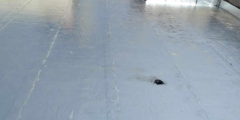 Impermeabilização e isolamento térmico, para telhados e coberturas expostas.
