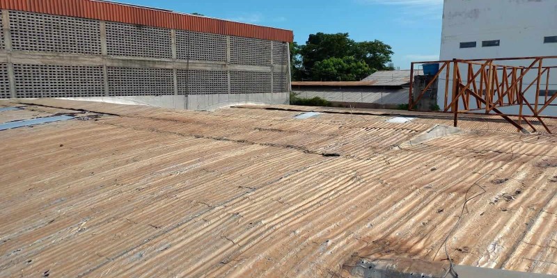 Impermeabilização e isolamento térmico, recuperação e manutenção para telhados e coberturas.
