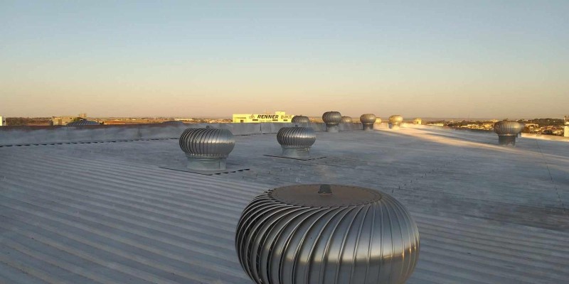 Impermeabilização e isolamento térmico, para telhados e coberturas expostas com tinta emborrachada térmica.