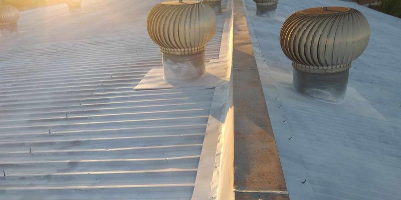 Impermeabilização e isolamento térmico, para telhados e coberturas expostas com tinta térmica emborrachada.