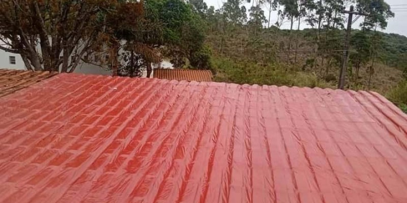 Impermeabilização e isolamento térmico, para telhados e coberturas expostas com manta asfáltica e tinta térmica emborrachada. 
