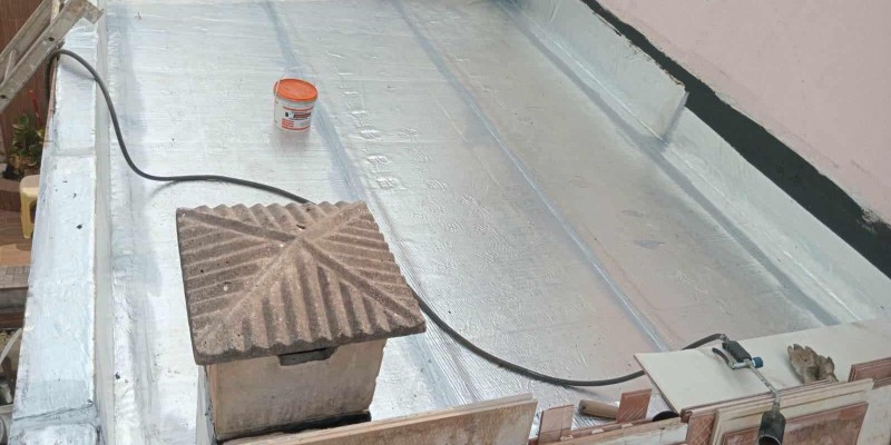 Impermeabilização e isolamento térmico, para lajes expostas, com manta asfáltica aluminada.