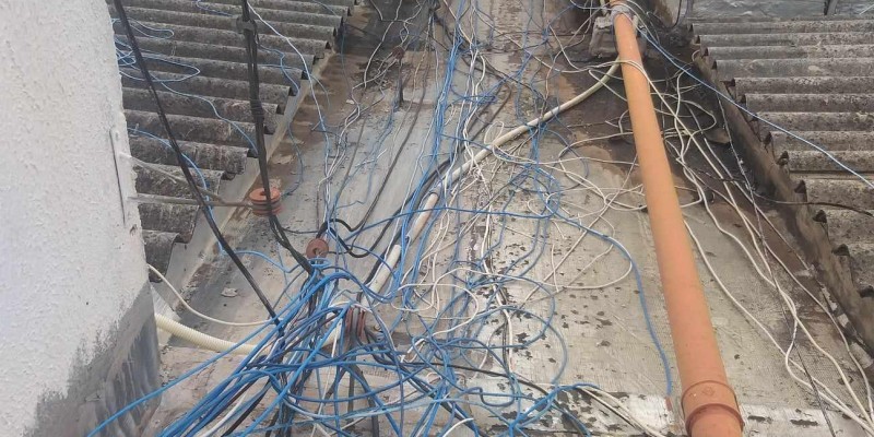 Impermeabilização de calhas de concreto, telhados e galpões.