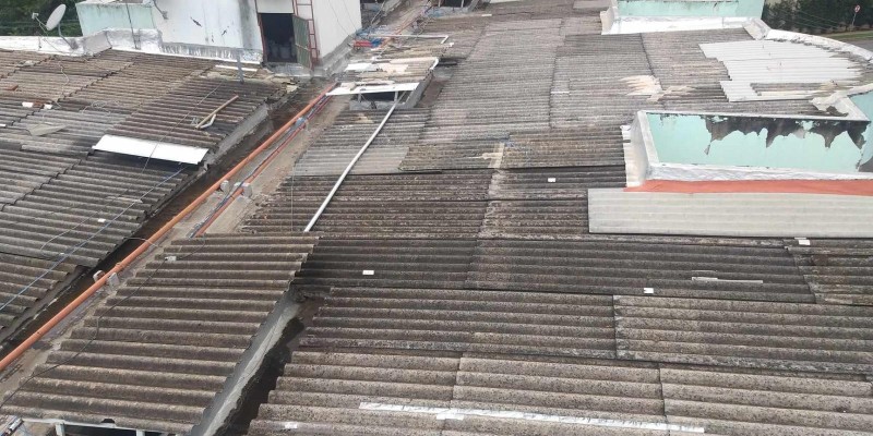 Impermeabilização de telhados e coberturas expostas.