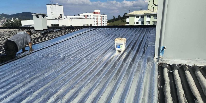 Impermeabilização de telhados e coberturas com manta asfáltica aluminada