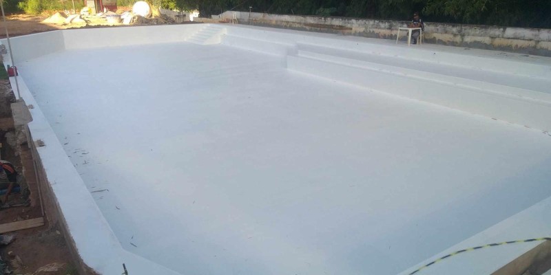 Impermeabilização de piscinas com borracha liquida e tela de poliéster.