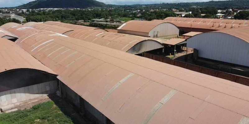 Impermeabilização e isolamento térmico, para telhados e coberturas expostas.