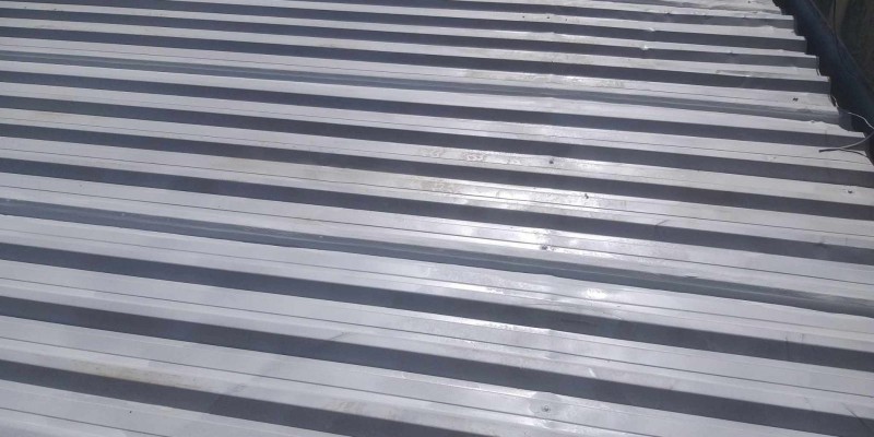 Impermeabilização e isolamento térmico, para telhados e cobertas expostas com borracha liquida térmica e bidim..