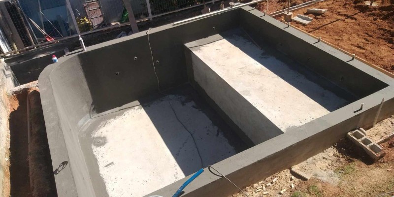 Impermeabilização de piscina com argamassa polimérica.