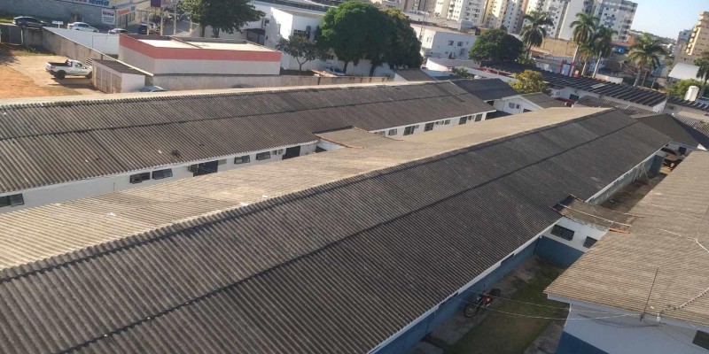Impermeabilização e isolamento térmico, para telhados e coberturas expostas.