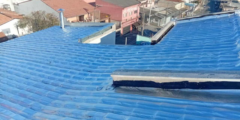 Impermeabilização e isolamento térmico, para telhados e coberturas expostas com manta asfáltica aluminada.