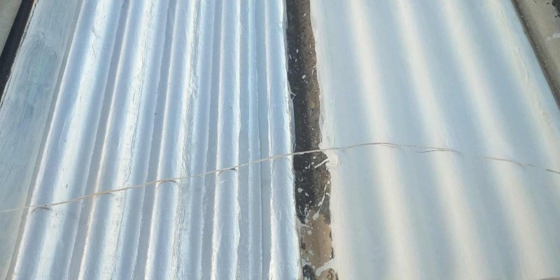 Impermeabilização e isolamento térmico, para telhados e coberturas expostas.