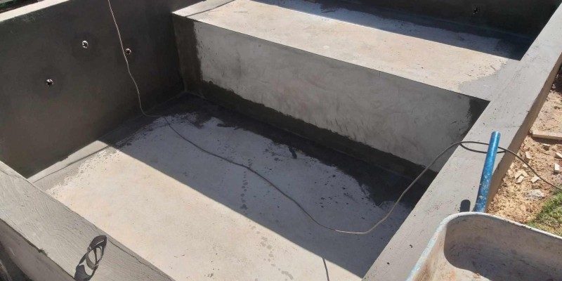 Impermeabilização de piscina com argamassa polimérica e Bidim.