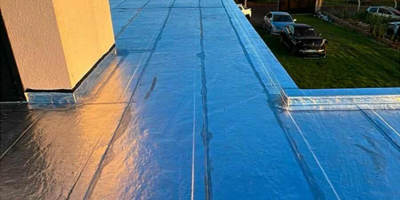 Impermeabilização e isolamento térmico, para telhados e coberturas expostas com manta asfáltica aluminada.